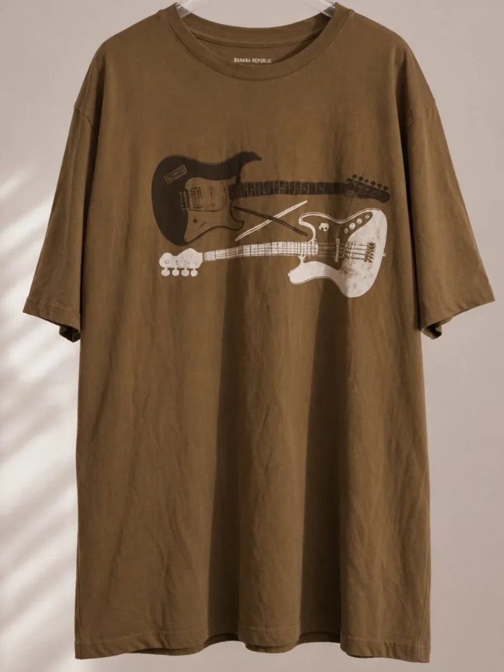 Banana Republic Men’s XL Guitar Graphic T-Shirt Brown Vintage Rock Tee
